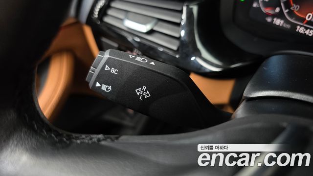 BMW 5-Series 2022 — photo 29