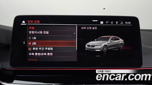 BMW 5-Series 2022 — photo 35