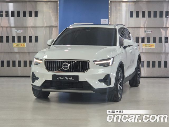 Volvo XC40 2025 — photo 1