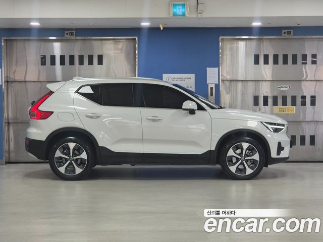 Volvo XC40 2025 — photo 3