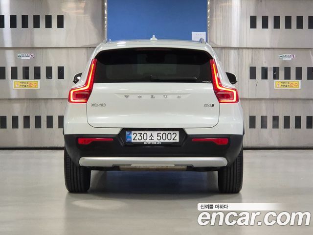 Volvo XC40 2025 — photo 4