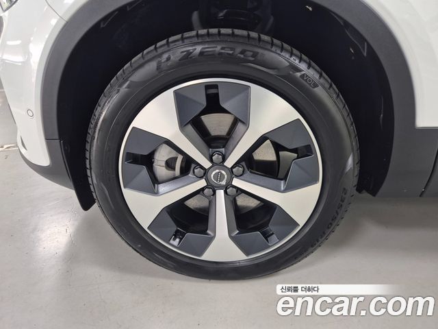 Volvo XC40 2025 — photo 5