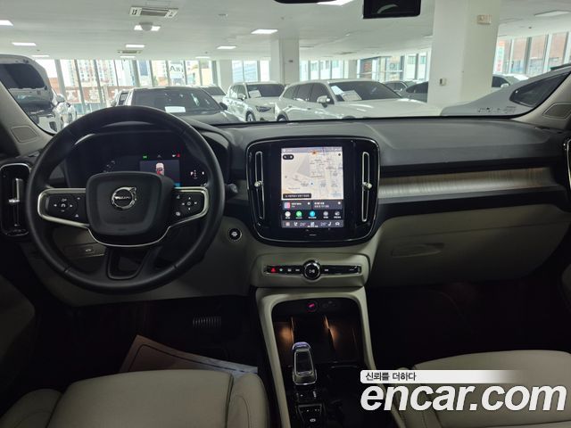 Volvo XC40 2025 — photo 7