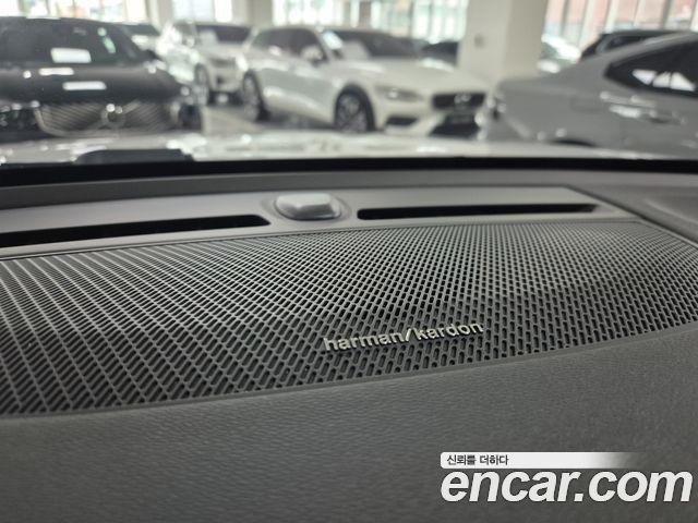 Volvo XC40 2025 — photo 10