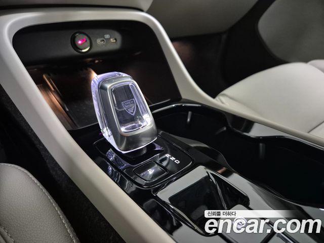 Volvo XC40 2025 — photo 12
