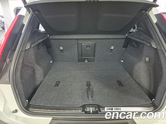 Volvo XC40 2025 — photo 16