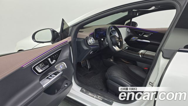 Mercedes-Benz EQE 2023 — photo 13