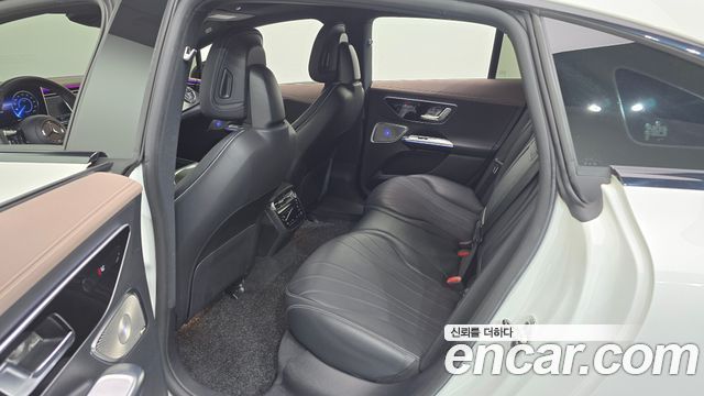 Mercedes-Benz EQE 2023 — photo 17