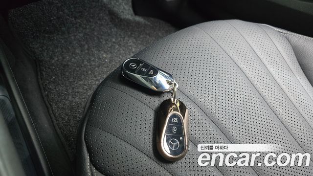 Mercedes-Benz EQE 2023 — photo 22