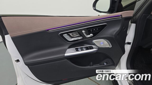 Mercedes-Benz EQE 2023 — photo 14