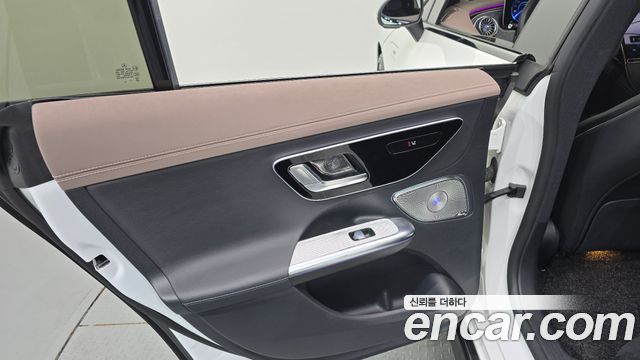 Mercedes-Benz EQE 2023 — photo 15