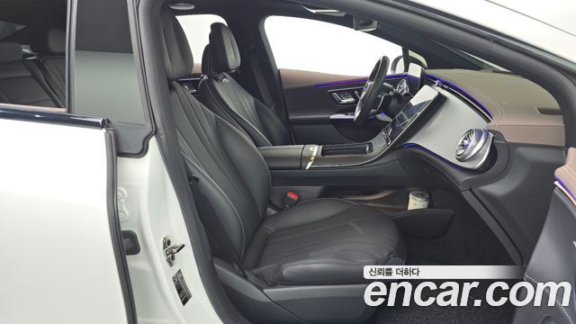 Mercedes-Benz EQE 2023 — photo 16