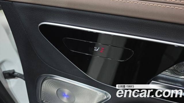Mercedes-Benz EQE 2023 — photo 34