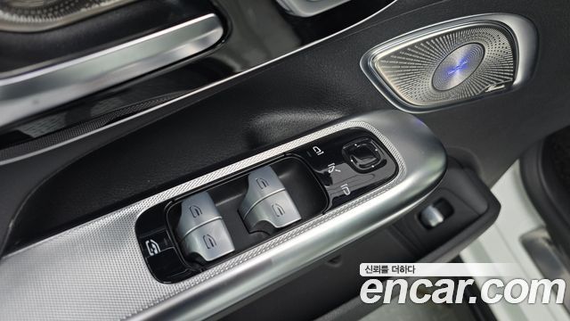 Mercedes-Benz EQE 2023 — photo 38