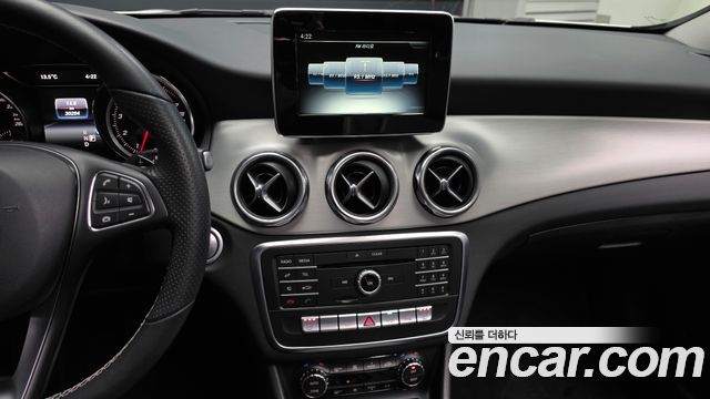 Mercedes-Benz GLA-Class 2018 — photo 13