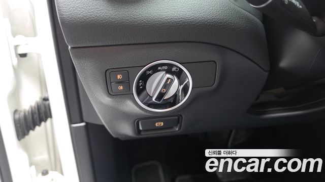 Mercedes-Benz GLA-Class 2018 — photo 16