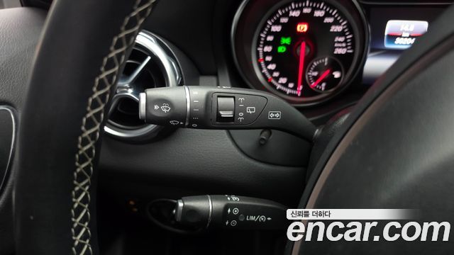 Mercedes-Benz GLA-Class 2018 — photo 17