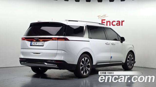 Kia Canival 2023 — photo 2