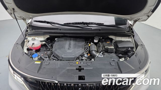 Kia Canival 2023 — photo 6