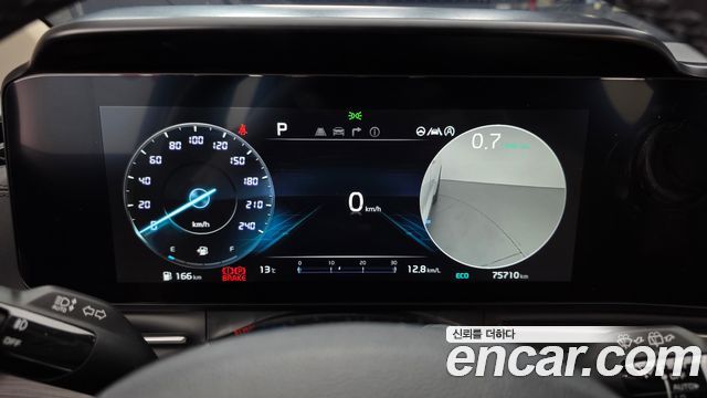 Kia Canival 2023 — photo 8