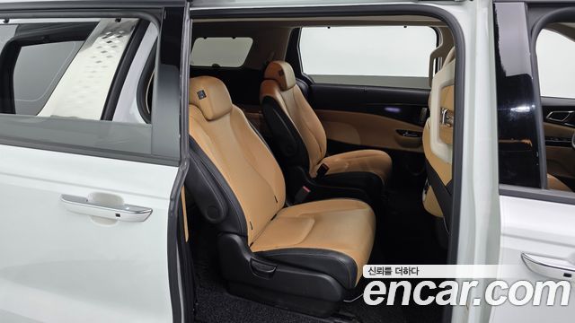 Kia Canival 2023 — photo 11