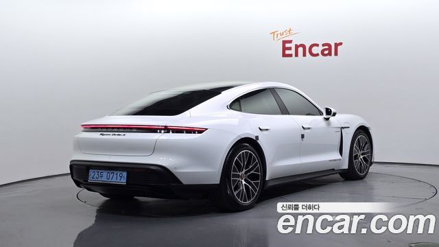 Porsche Taycan 2021 — photo 2
