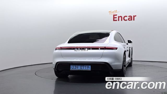 Porsche Taycan 2021 — photo 4