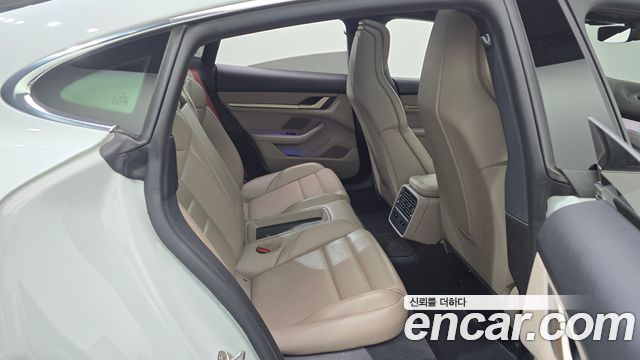 Porsche Taycan 2021 — photo 17