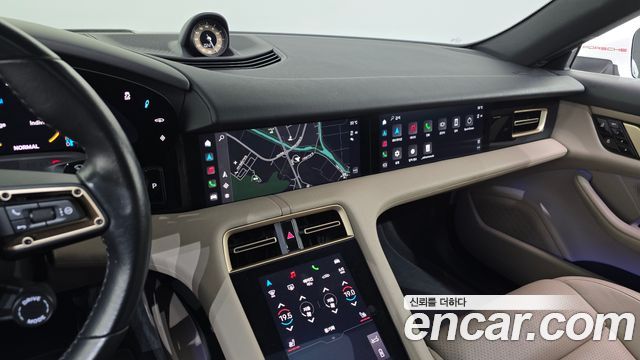 Porsche Taycan 2021 — photo 18