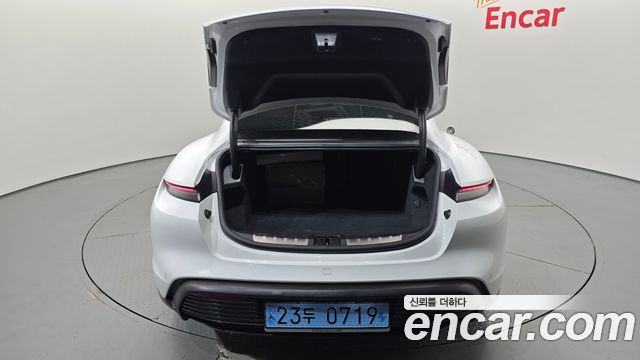Porsche Taycan 2021 — photo 25
