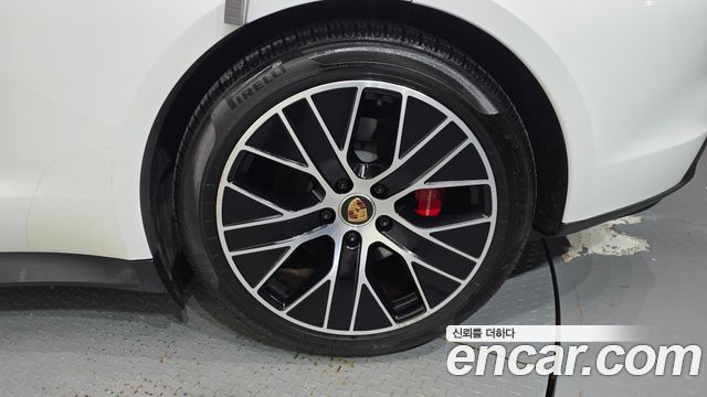 Porsche Taycan 2021 — photo 7