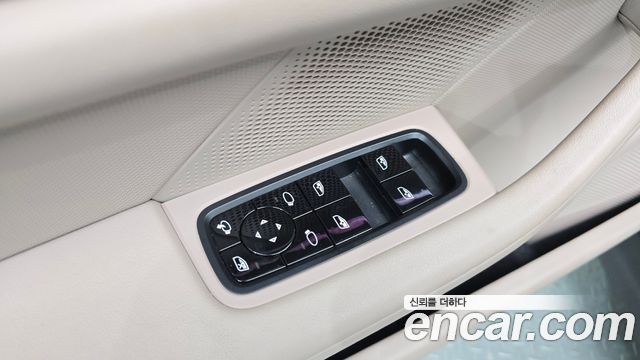 Porsche Taycan 2021 — photo 30