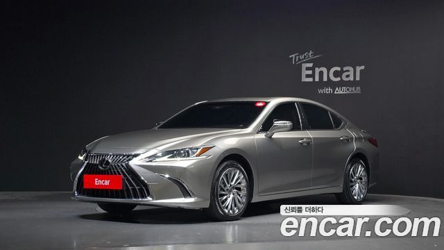 Lexus ES 2023 — photo 1