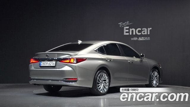 Lexus ES 2023 — photo 2