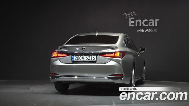 Lexus ES 2023 — photo 4