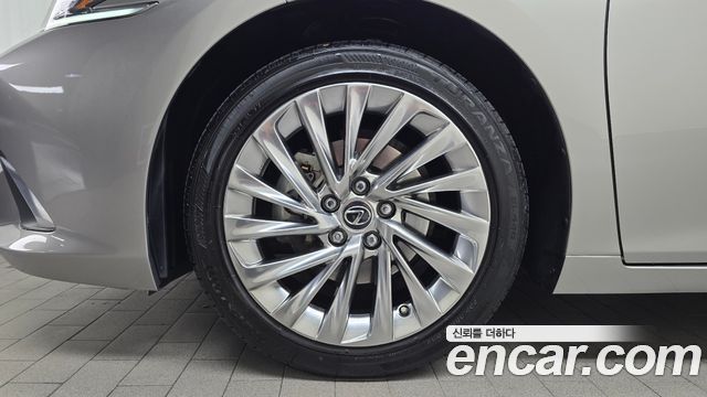 Lexus ES 2023 — photo 5