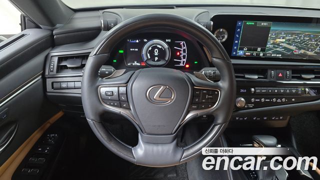 Lexus ES 2023 — photo 18