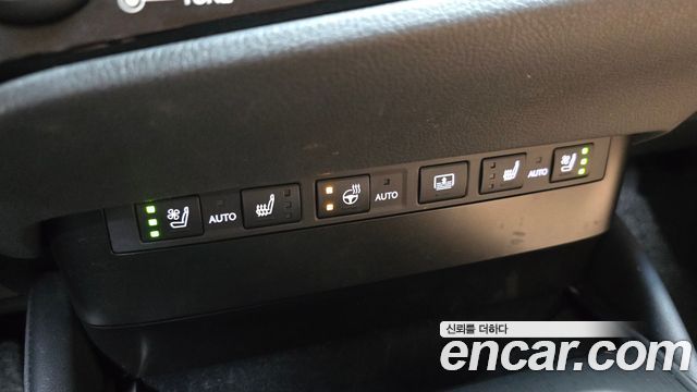 Lexus ES 2023 — photo 21