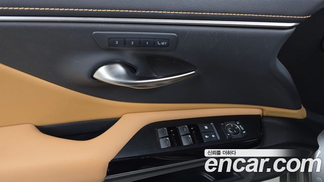 Lexus ES 2023 — photo 24
