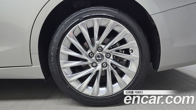 Lexus ES 2023 — photo 7