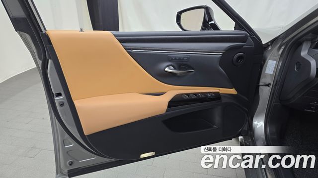 Lexus ES 2023 — photo 14