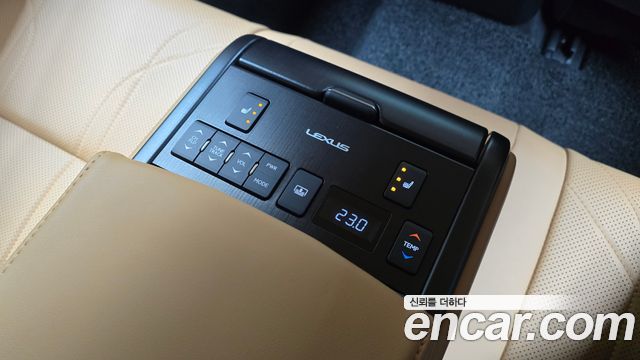 Lexus ES 2023 — photo 30