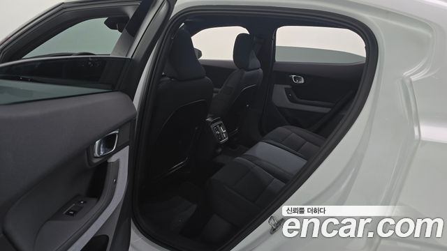 Polestar Polestar 2 2023 — photo 18