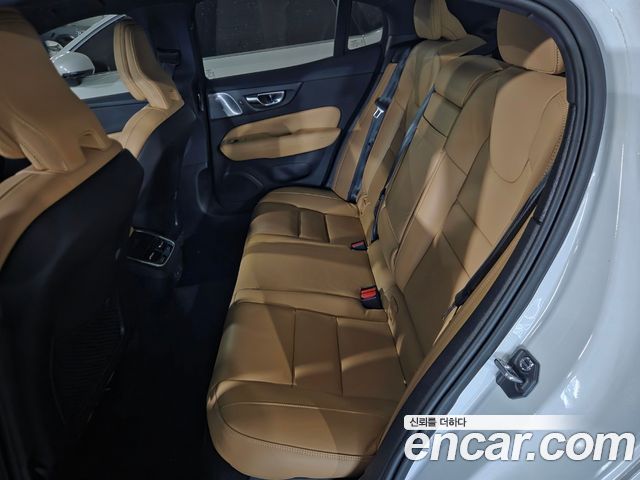 Volvo S60 2022 — photo 9