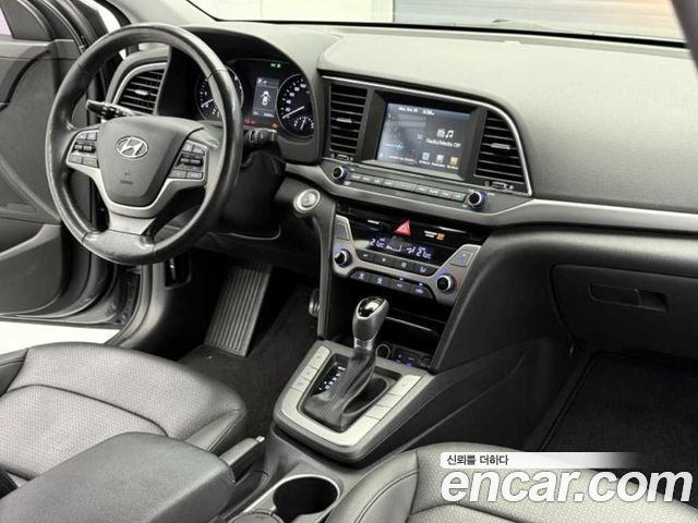 Hyundai AVANTE 2017 — photo 8