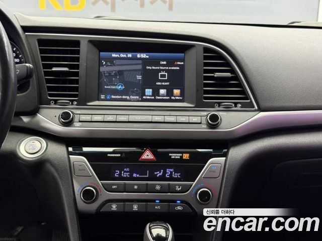 Hyundai AVANTE 2017 — photo 10