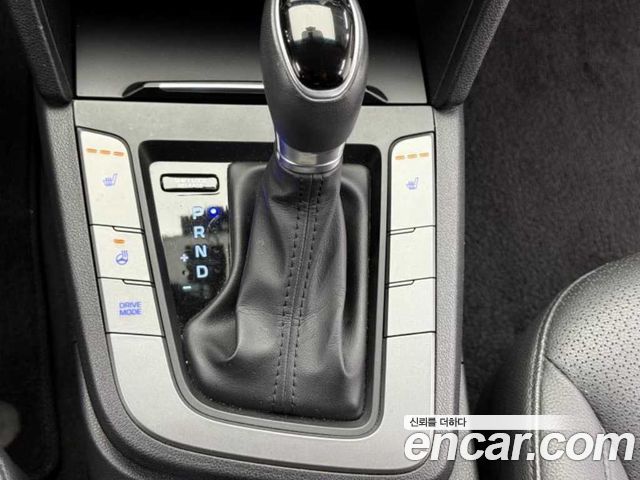 Hyundai AVANTE 2017 — photo 11