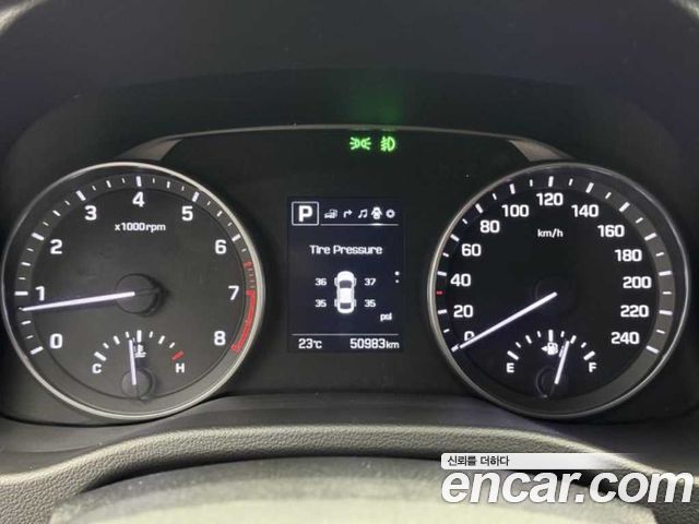 Hyundai AVANTE 2017 — photo 12