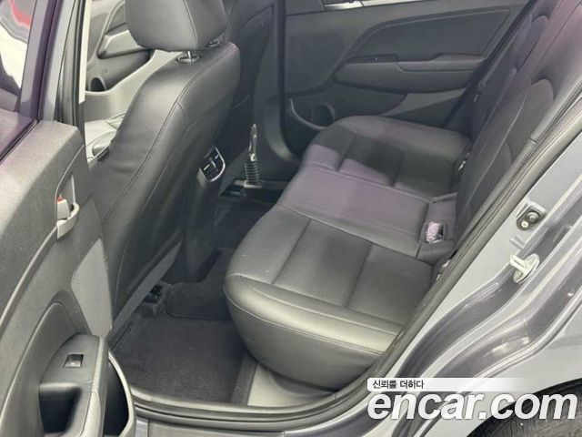 Hyundai AVANTE 2017 — photo 18