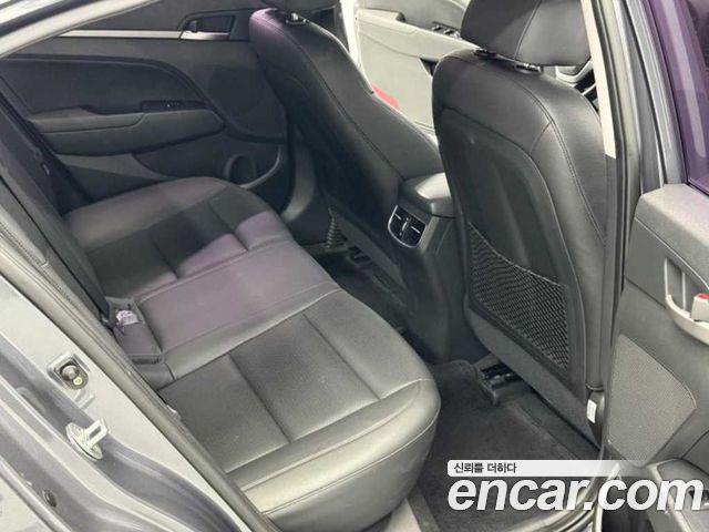 Hyundai AVANTE 2017 — photo 19